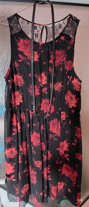 Rochie vaporoasa, eleganta, matase si dantela