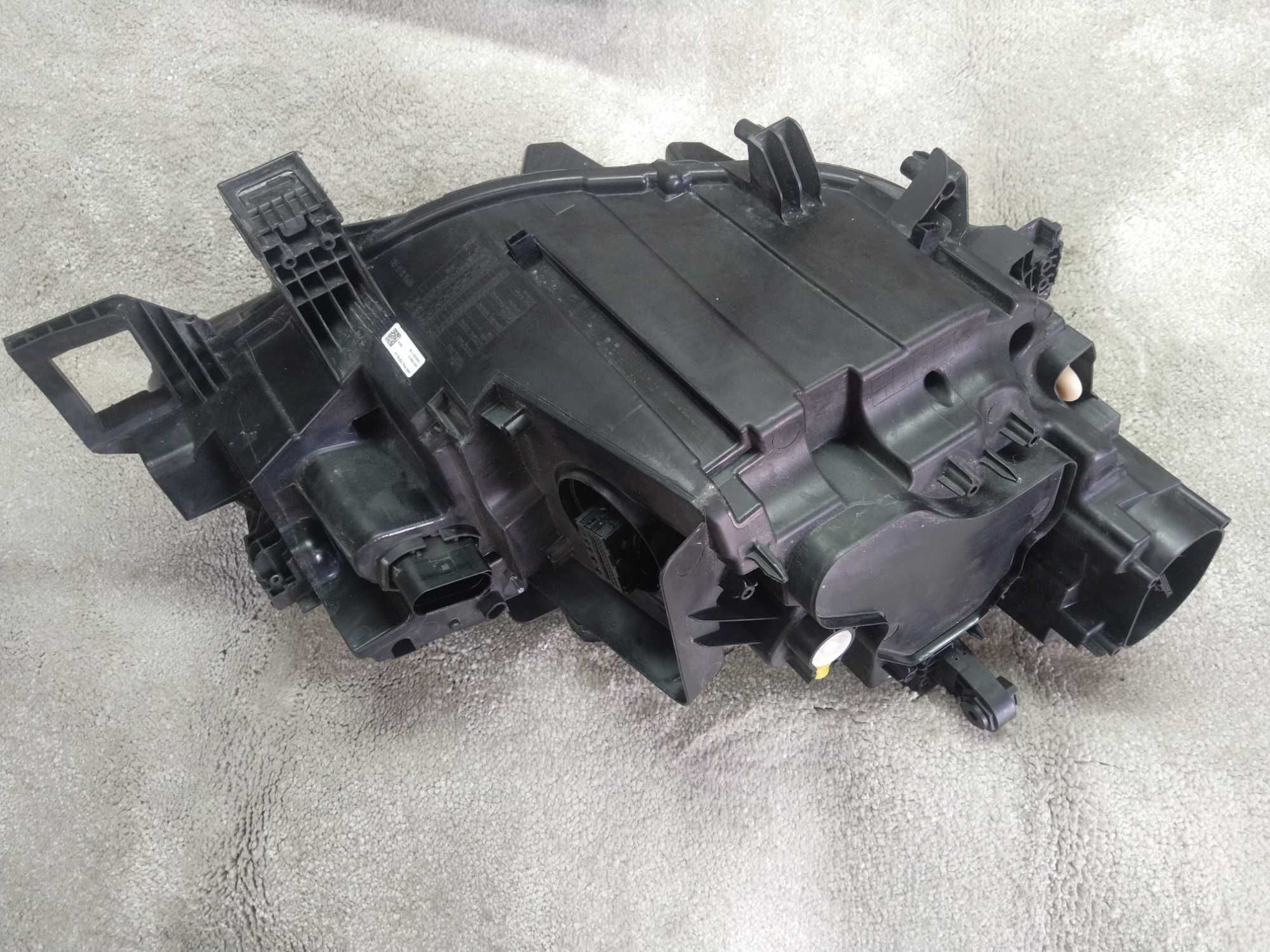 Ляв фар VW ID4 ID5 2023 година.