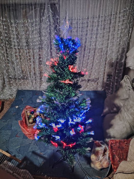 Продам красивую новогоднию елку