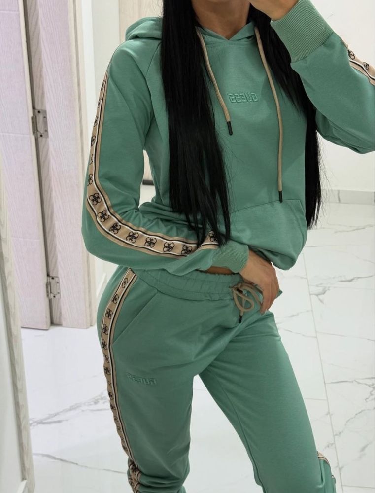 Памучни екипи Guess