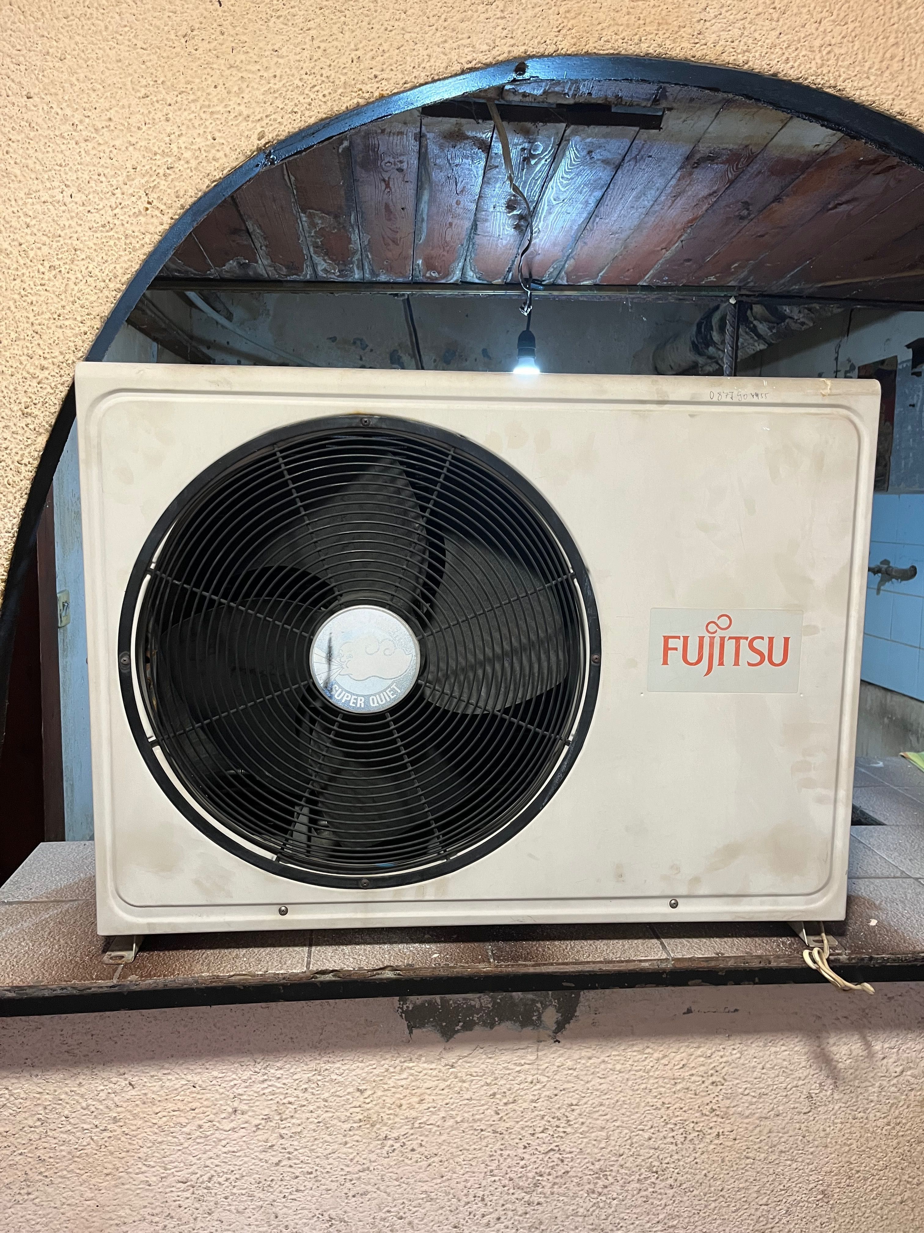 Климатик Fujitsu