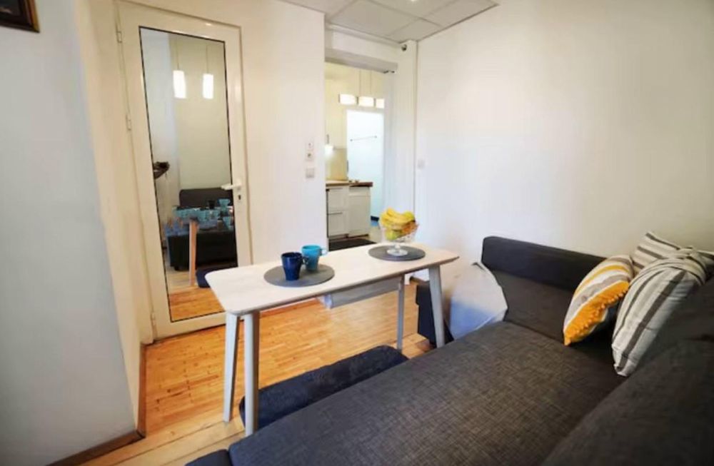 Дава се под наем Двустаен апартамент в София, Център - 50 кв.м за 749 € - Снимка #1