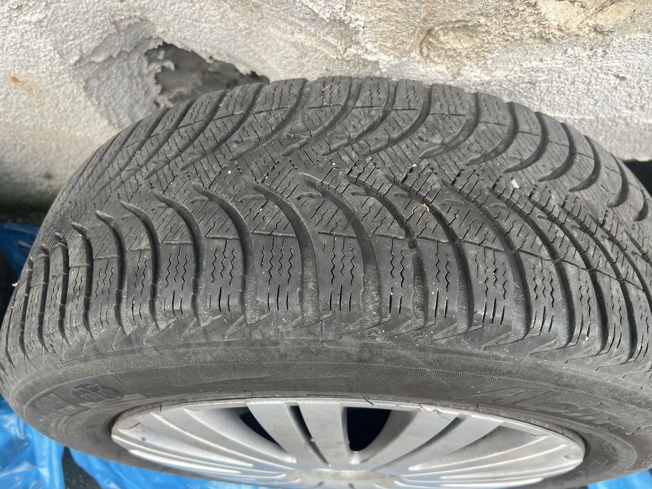 Vând cauciucuri de iarna Michelin 205/60/16