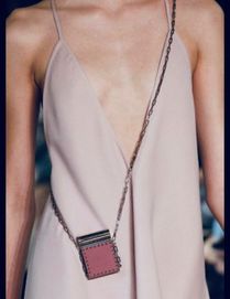 Моден аксесоар Valentino огледало, червило, злато, грим, лукс Chanel
