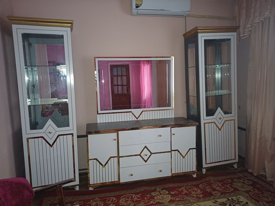 Комод и пенал сотилади