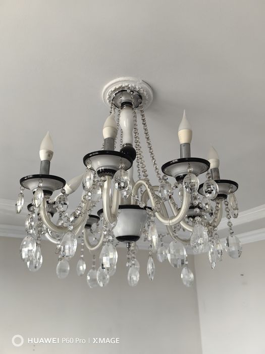 Продам 2 люстры за 5000.