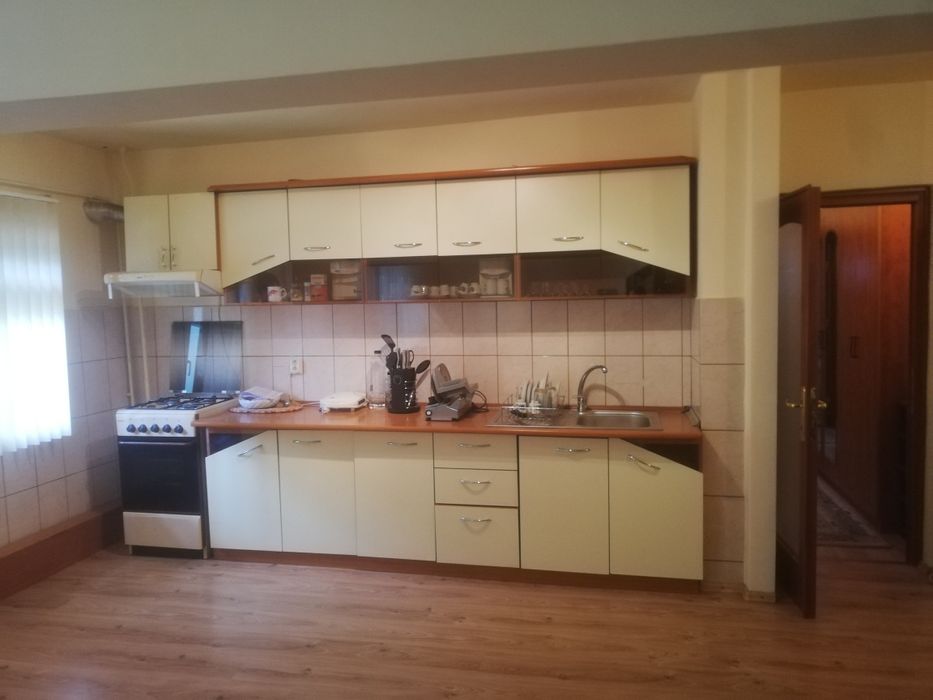 Inchiriez apartament 3 camere