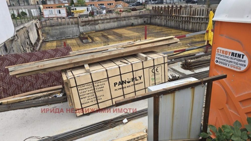 Тристаен апартамент в Младост 2 с 17кв.м двор