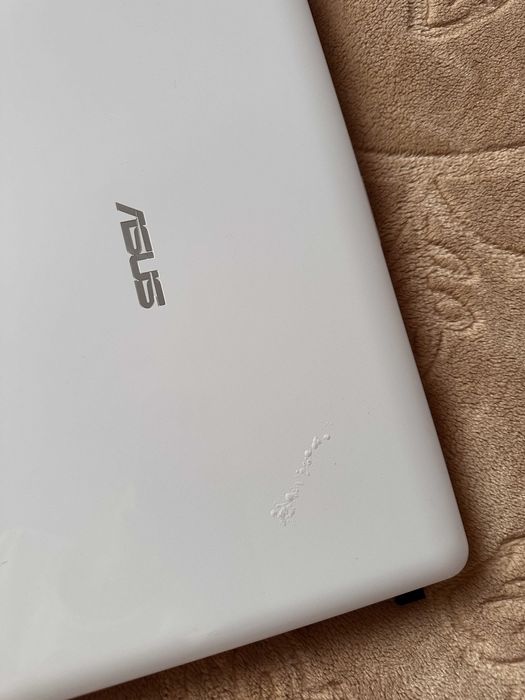 ASUS X540LA i3  4GB RAM  Windows 10 Pro