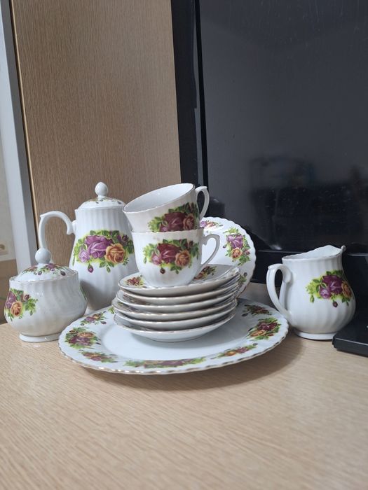 Продаю сервизы новые- 8000 тг.+подарок дастархан хорошего качества