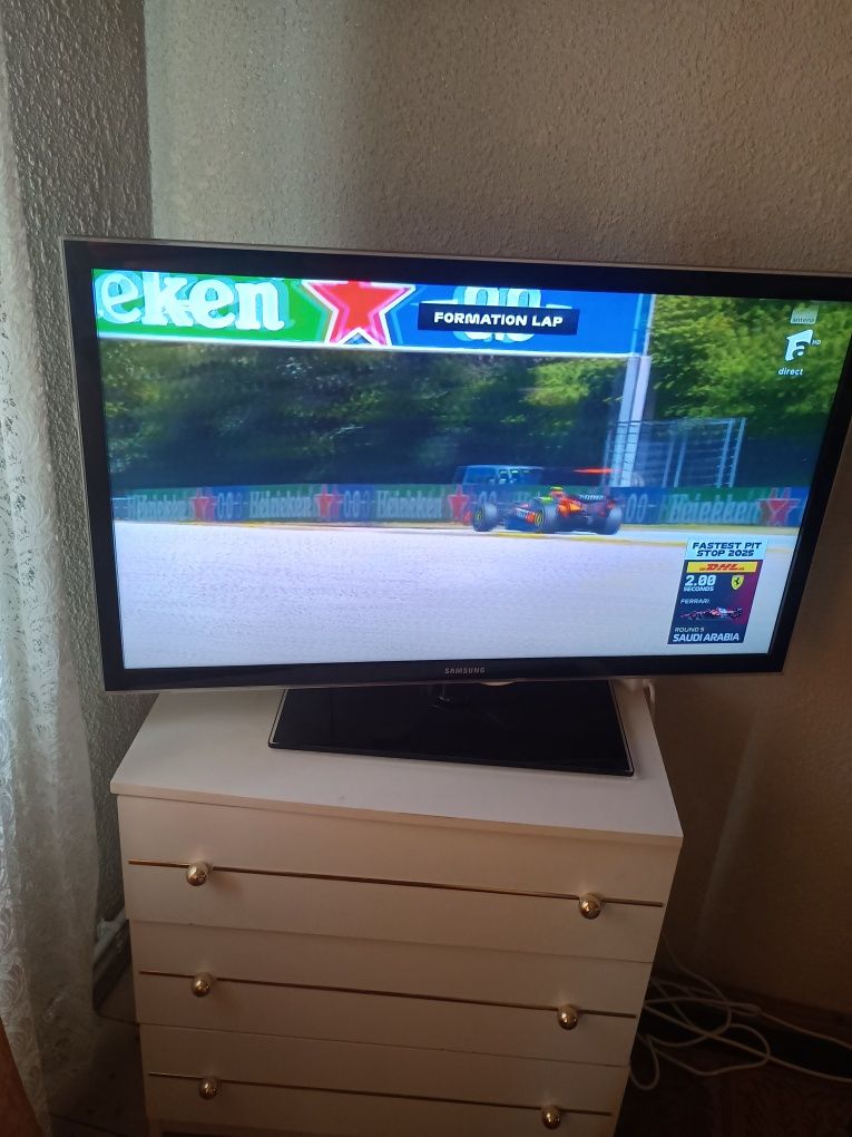 Vând doua televizoare Smart.Samsung 102 cm și Hisense110 cm.Pret 1200