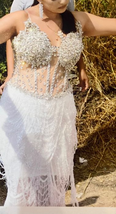 Официална рокля носена няколко часа в отлично състояние