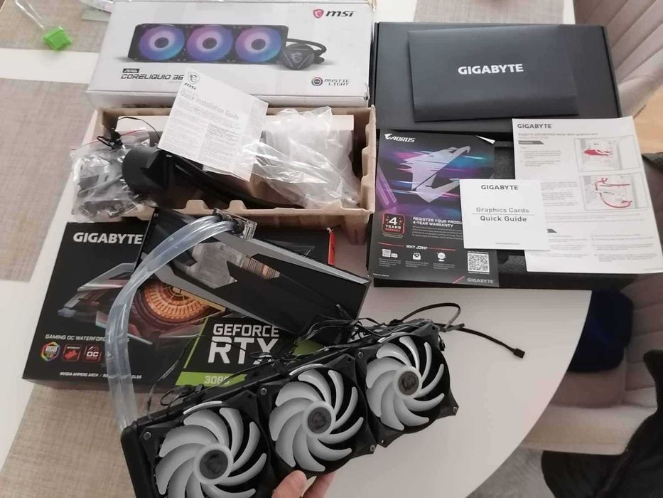 GIGABYTE RTX 3080 GAMING OC WB racita pe apa cu MSI 360R ARGB