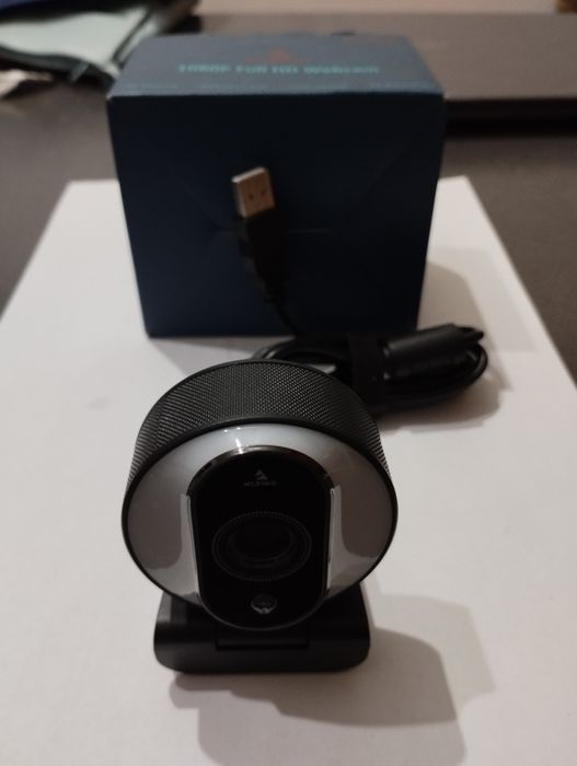 Camera web NexiGo N680E cu capac de confidențialitate