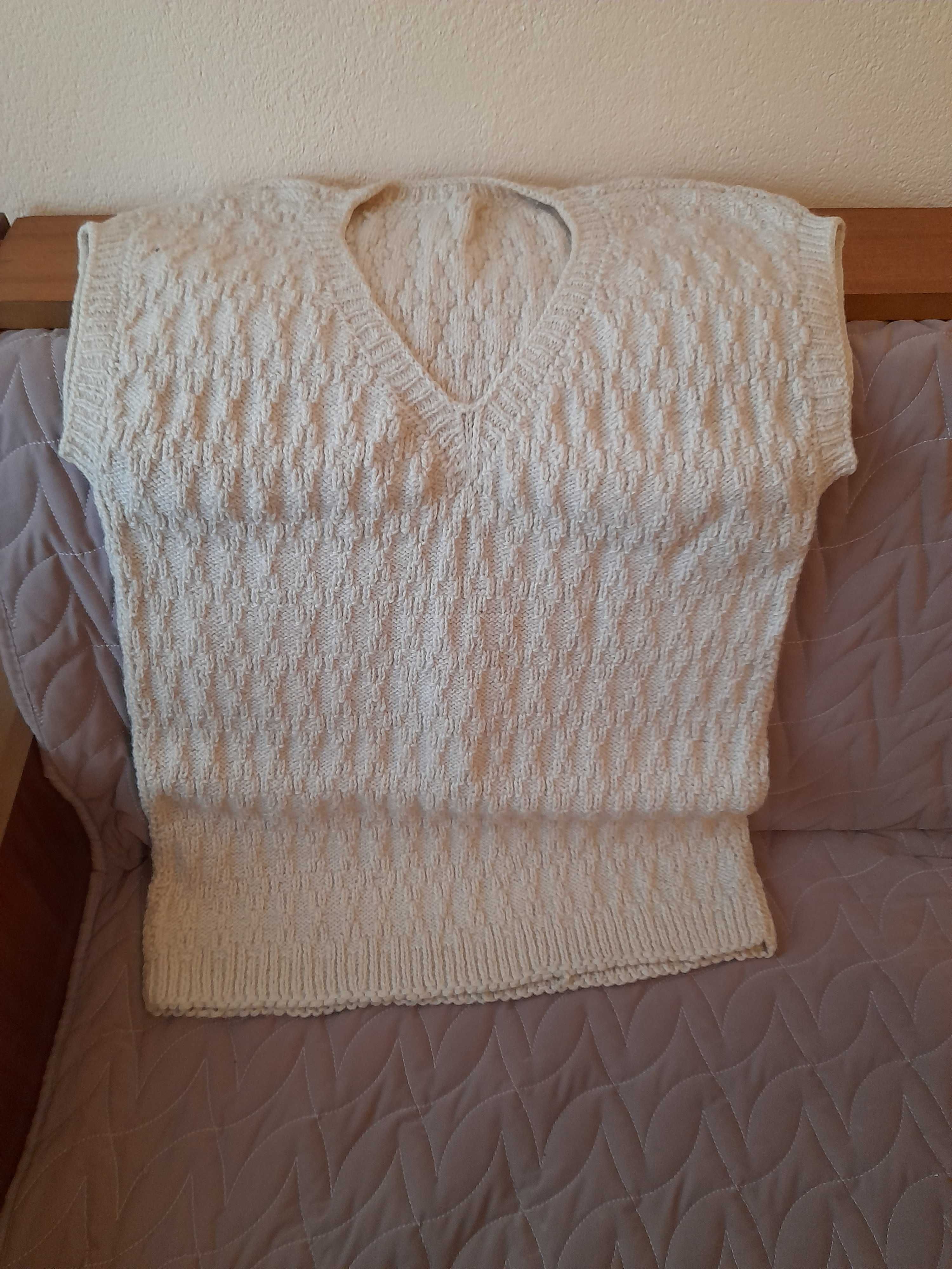 Дамски вълнен пуловер