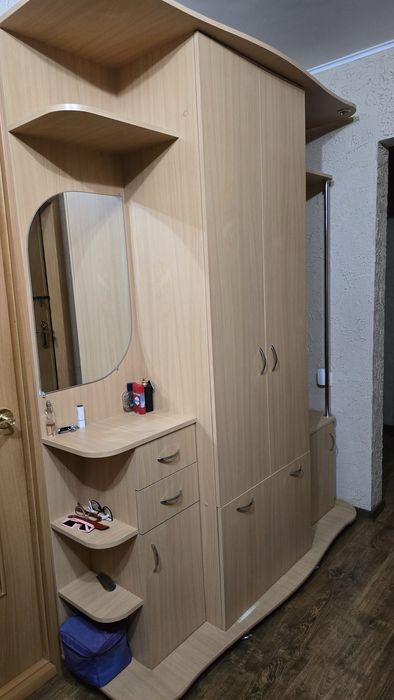 Продам мебель в прихожку