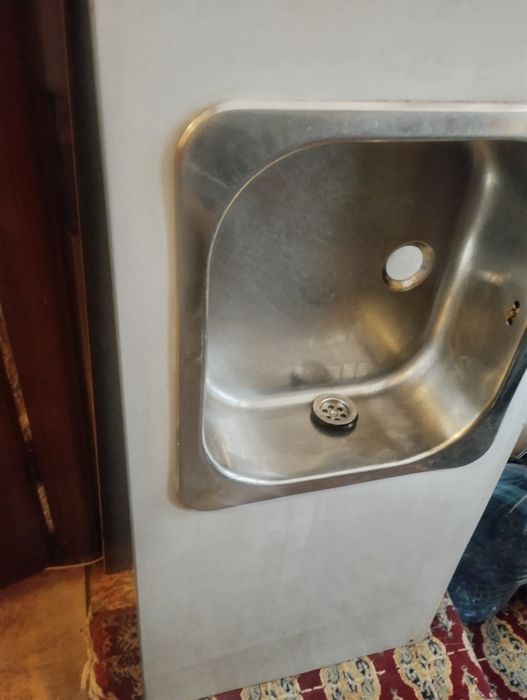 Плот с мивка от старите шкафове