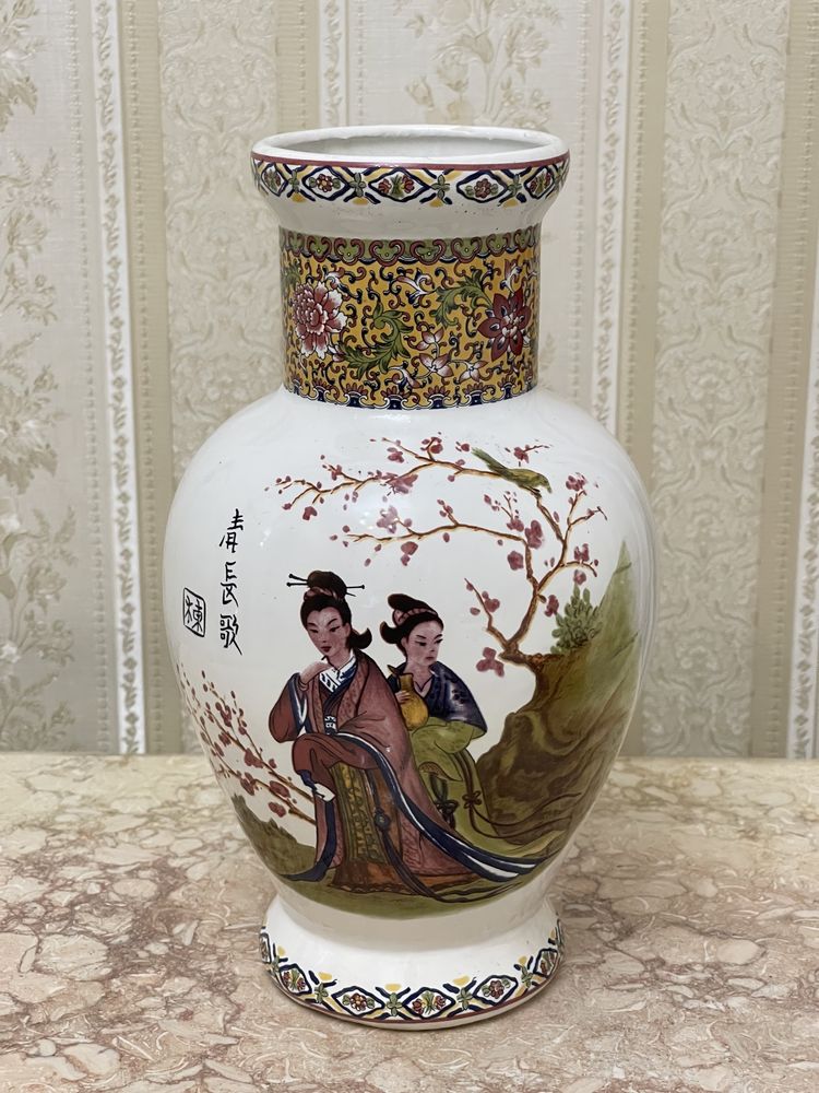 Vaza veche, pictata, chinezeasca. Vas ceramic China.