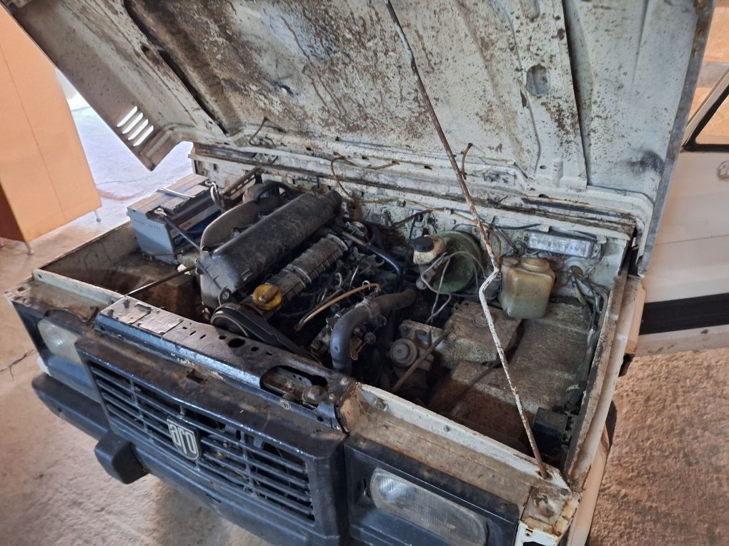 Vând ARO 10.4 1990 motor Renault 1.6 diesel