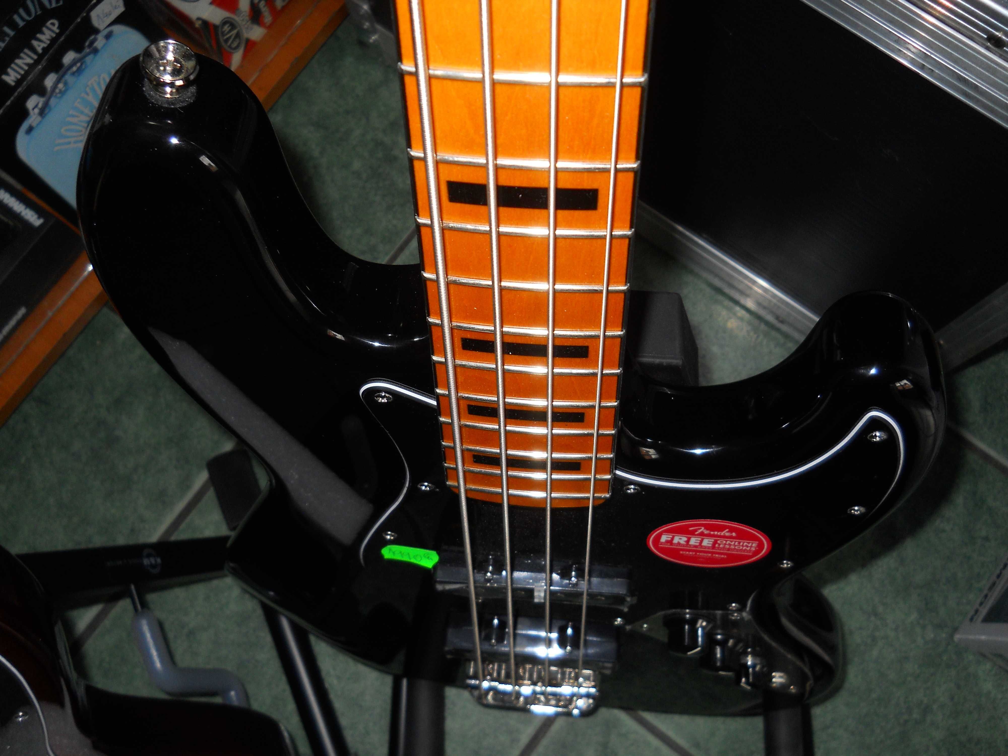 Chitara bass Fender Squier
