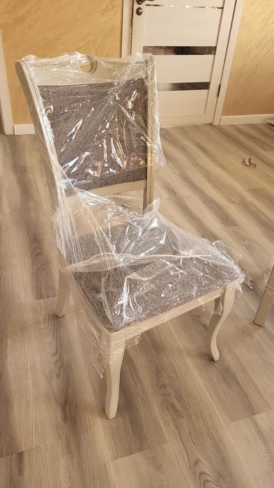 Продам срочно стулья