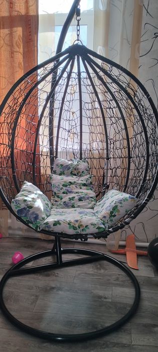 Кресло кокон в хорошем состоянии