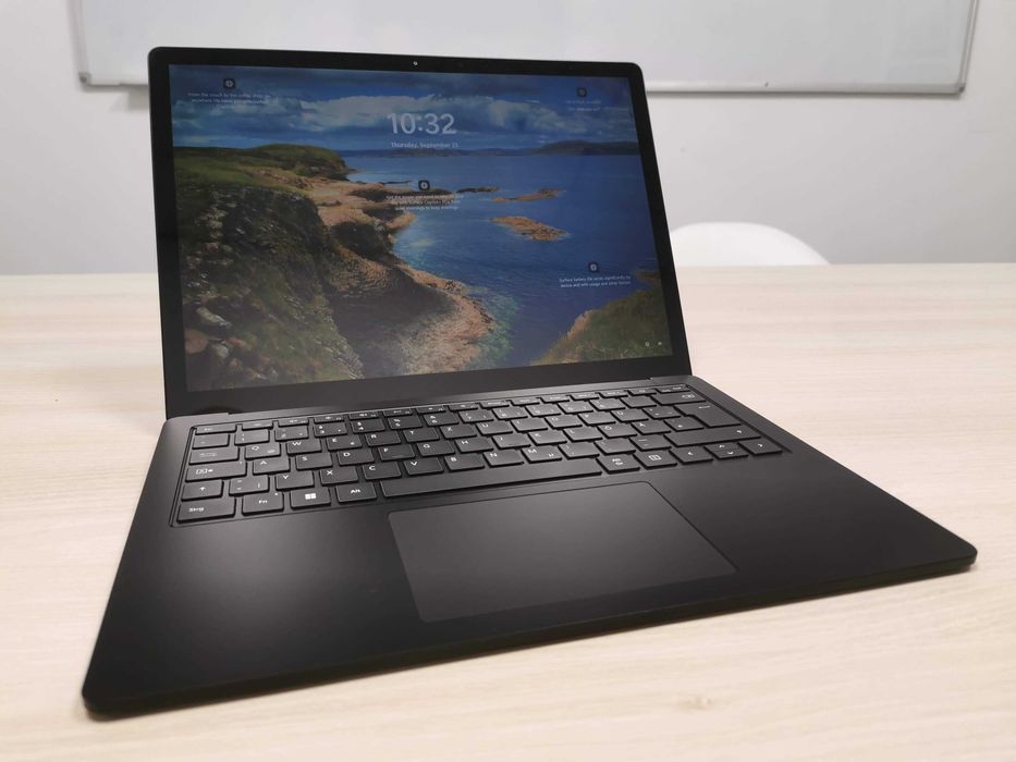 Laptop ultraportabil Microsoft Surface 4