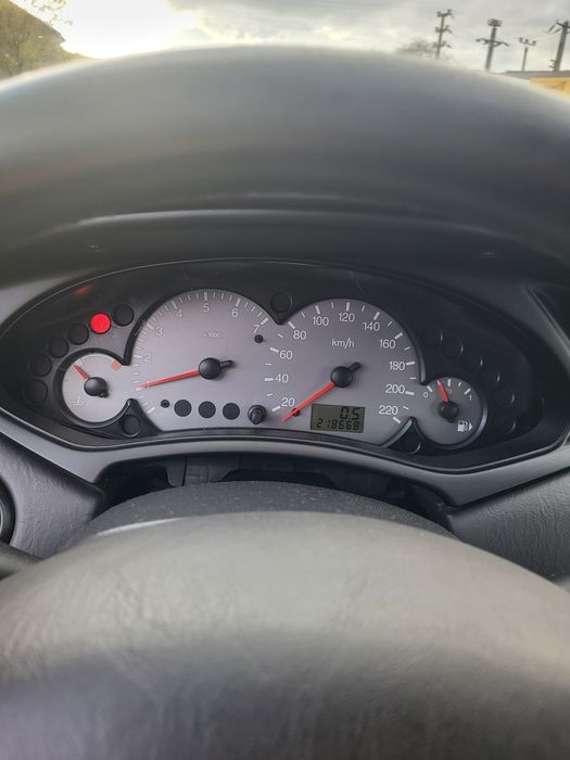 Vând Ford focus 1.6 benzina