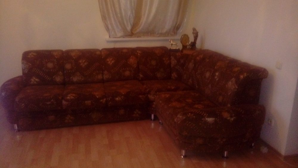 Продам диван угловой. разборный.