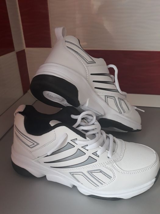 Vand adidași noi 37