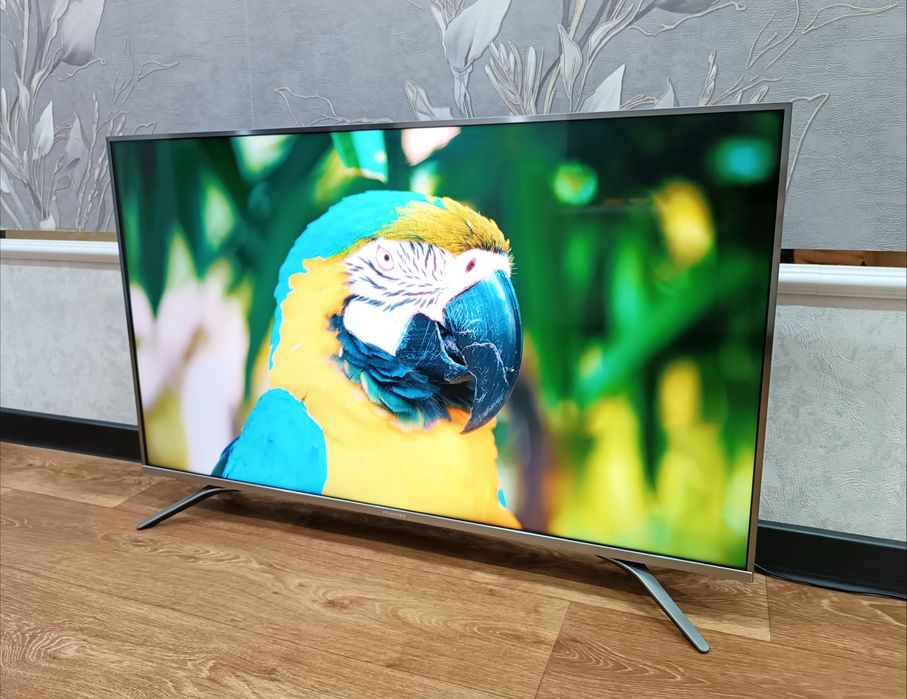 Телевизор Hisense Smart 4k UHD.