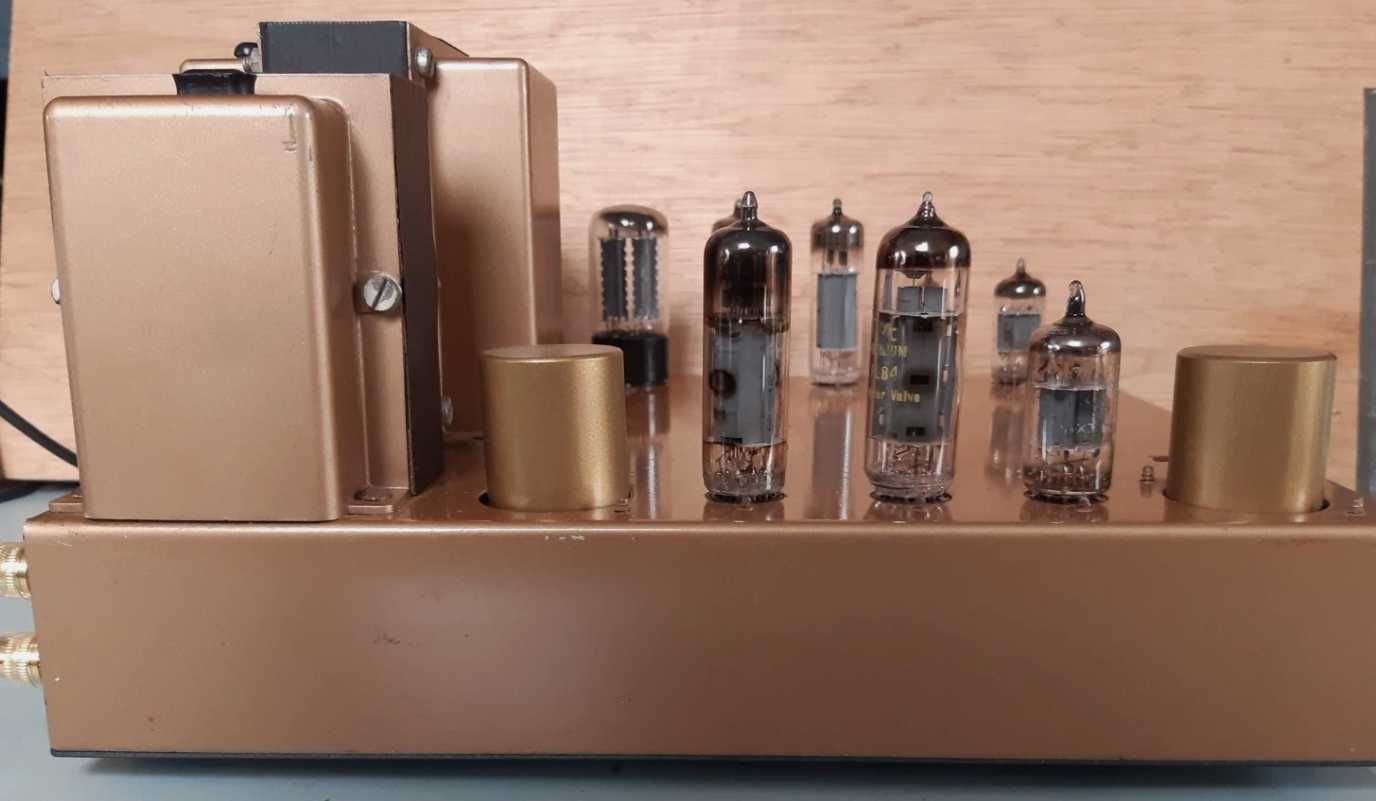 LEAK Stereo 20 – Реставриран Лампов Усилвател