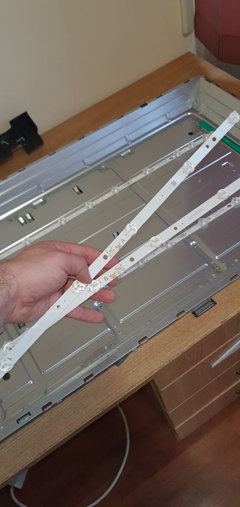 Reparatii PC , LAPTOP , TV ! Inlocuiesc barete LED Backlight Smart TV
