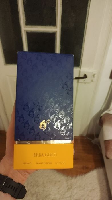 Vând parfum sospiro erba gold 100ml