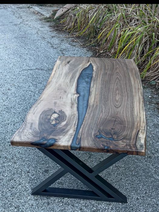 Уникална холна маса от орех и епоксидна смола