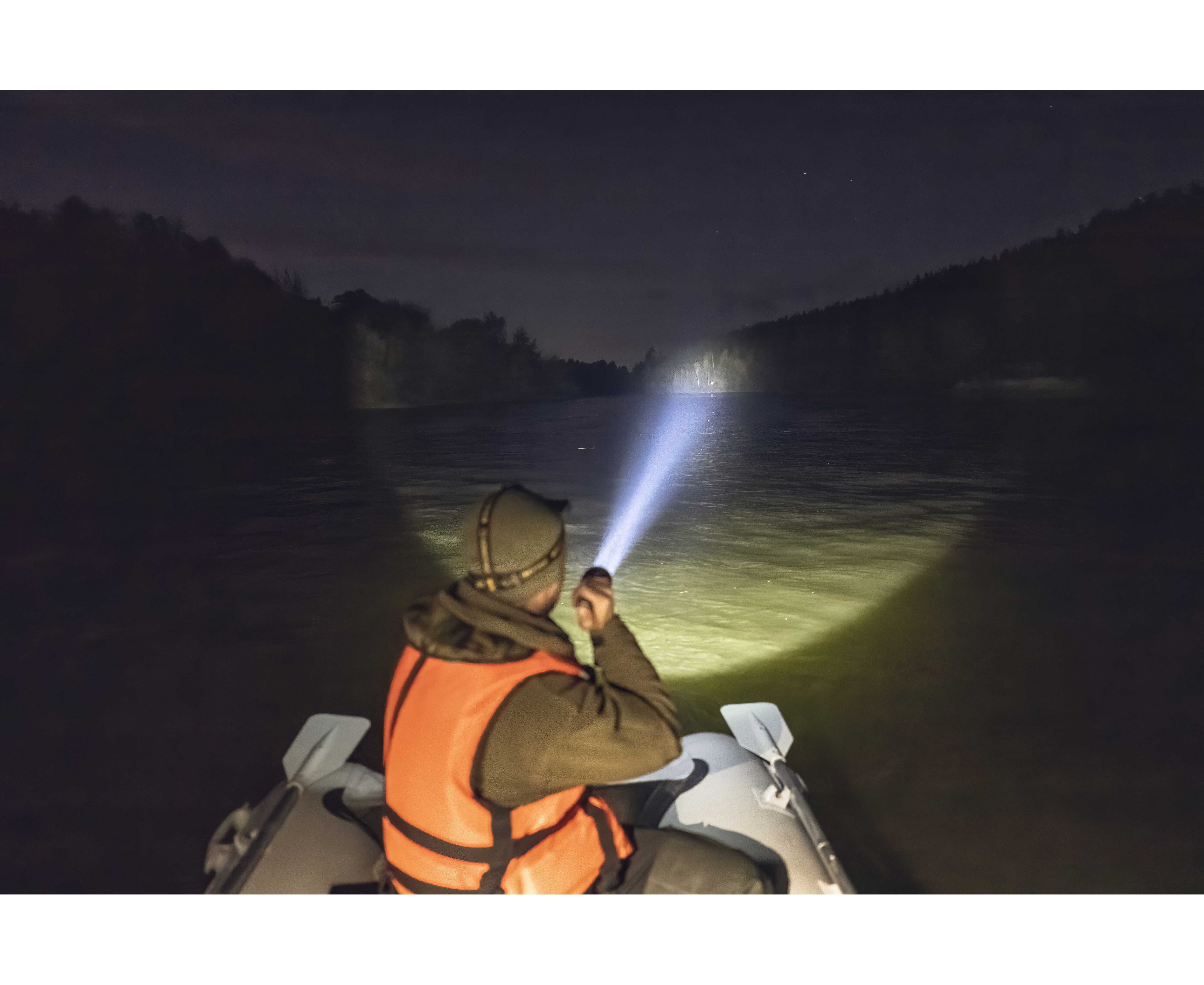 Фонарь прожектор Водонепрон, противоудар Armytek Barracuda Pro Max