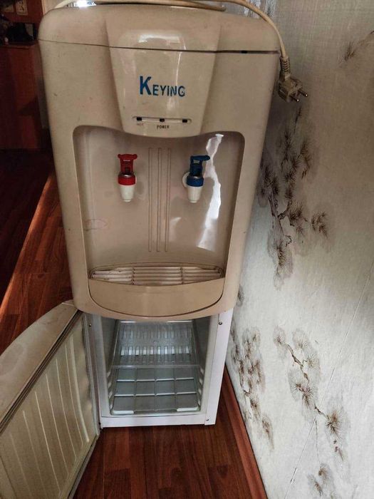 Продам напольный кулер для воды с мини холодильной камерой