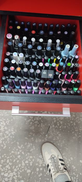 Стол маникюрный.