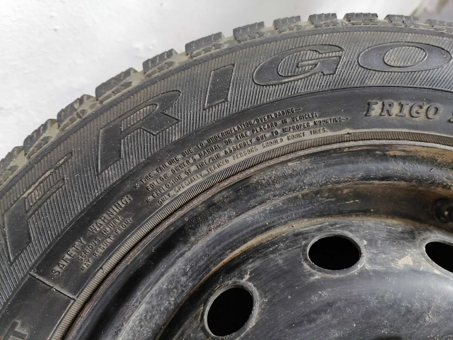 продавам гуми 14 цола  с железни джанти 14 цола