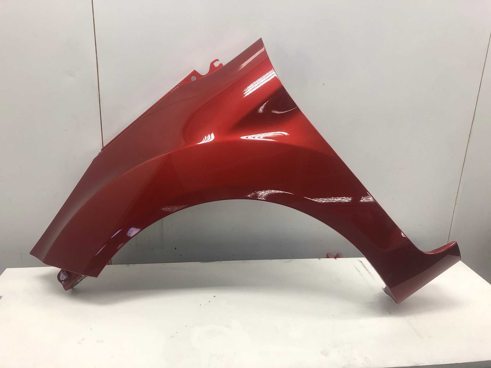 Aripa Fata Stanga Ford Fiesta An 2008-2017 (Tango Red (Rosu))