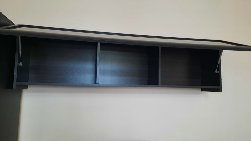 Продаётся стол с полкой в подарок