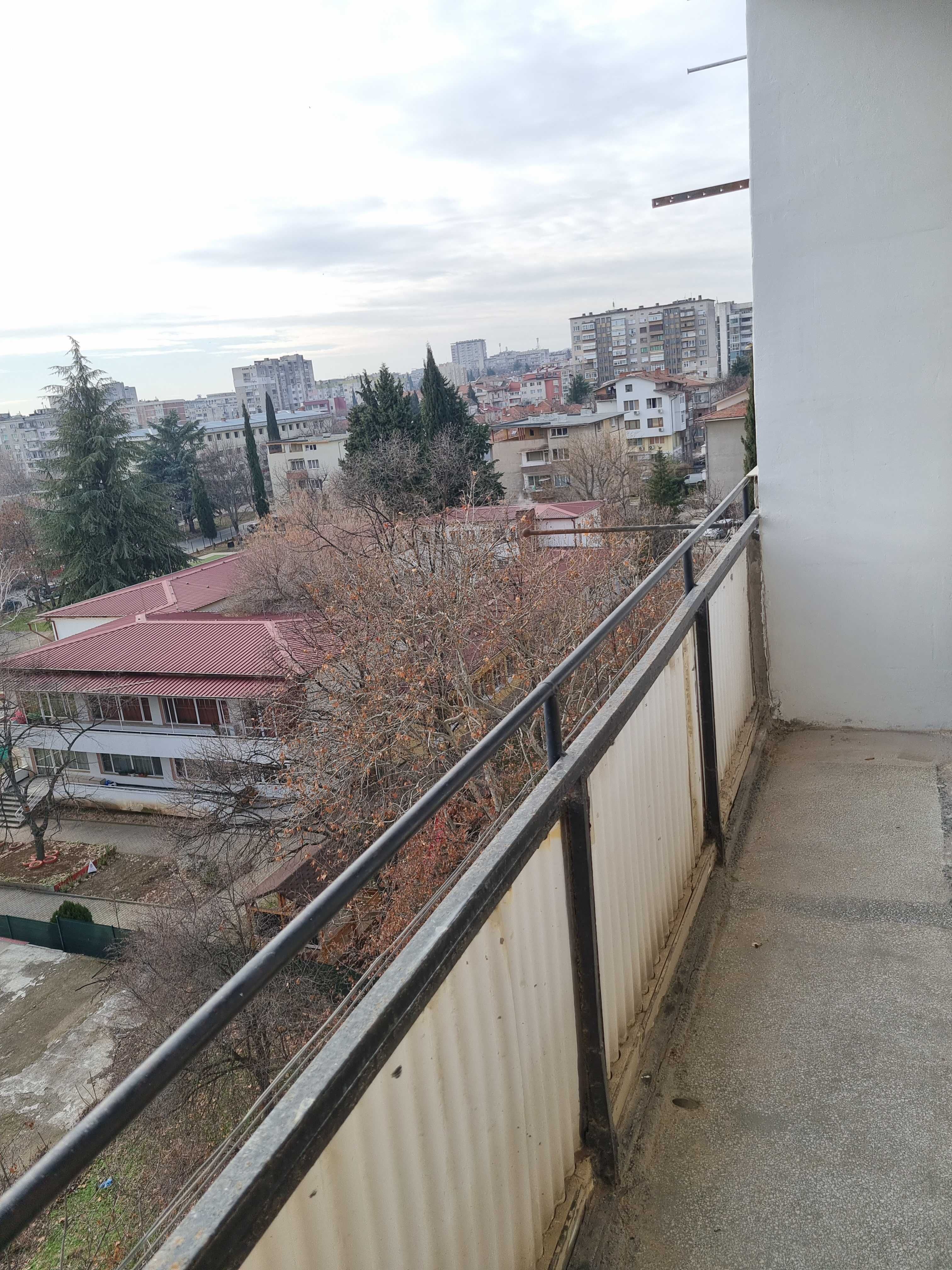 ремонтиран апартамент с две спални до училище Кирил Христов