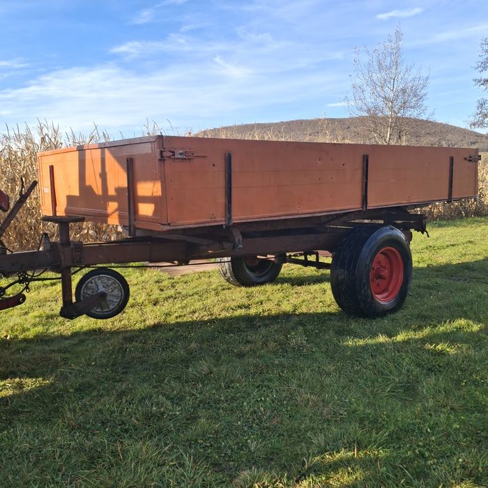 Remorcă basculabilă