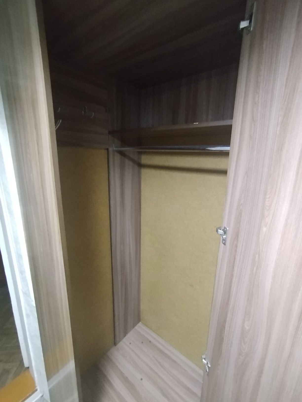 Продается угловой шкаф