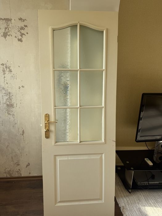 Продам дверь белая цена 3000