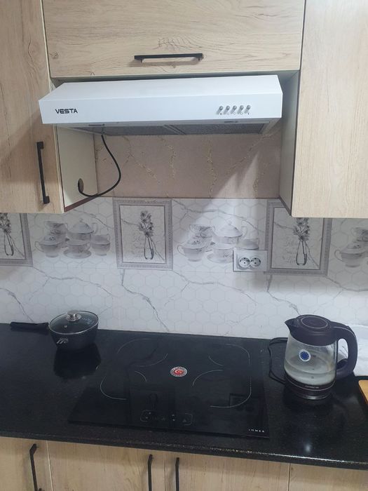 Uzgaz oil oldidagi yangi hayot domlariida 1 honalik kvartira sotiladi.