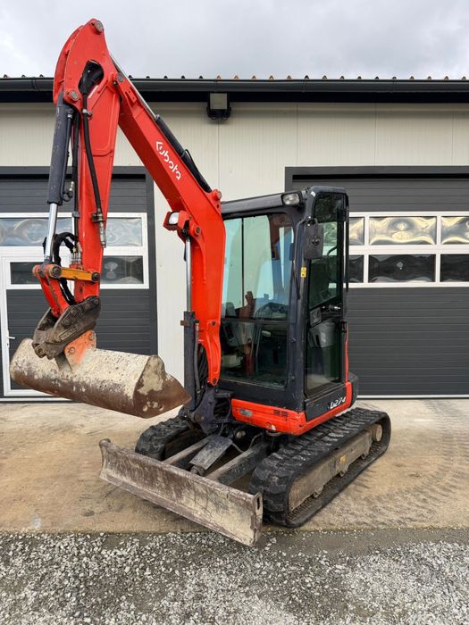 Miniescavator kubota 2,7 tone . Posibilitate rate avans 0