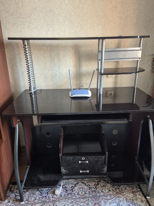 Стол под компьютер