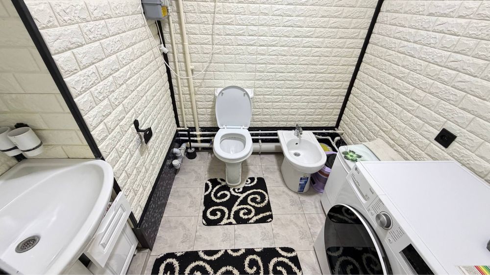 Фаргона шахар Бурч аптекаси олдида 4 хонали уй сотилади !