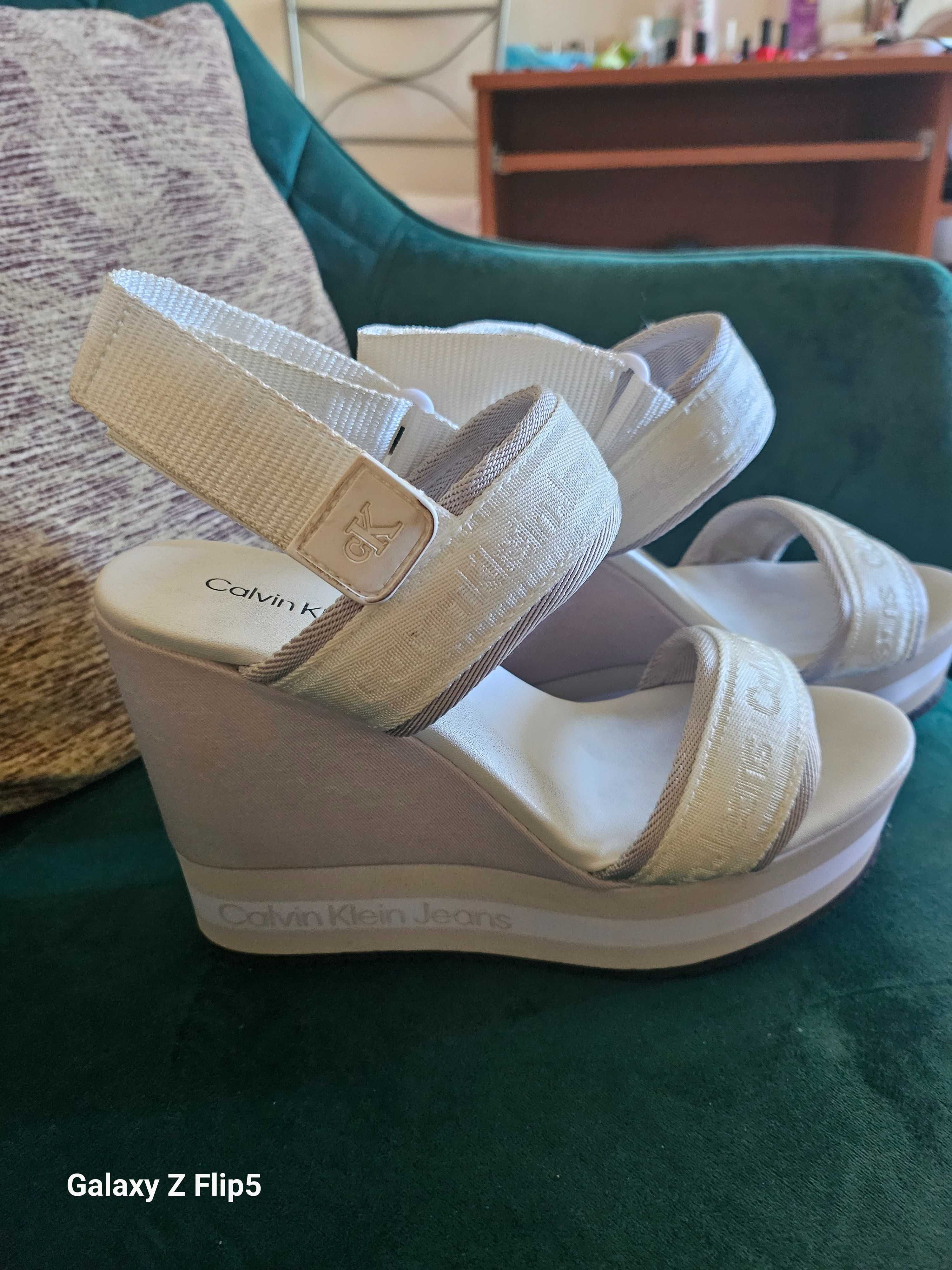 Сандали на платформа Calvin Klein